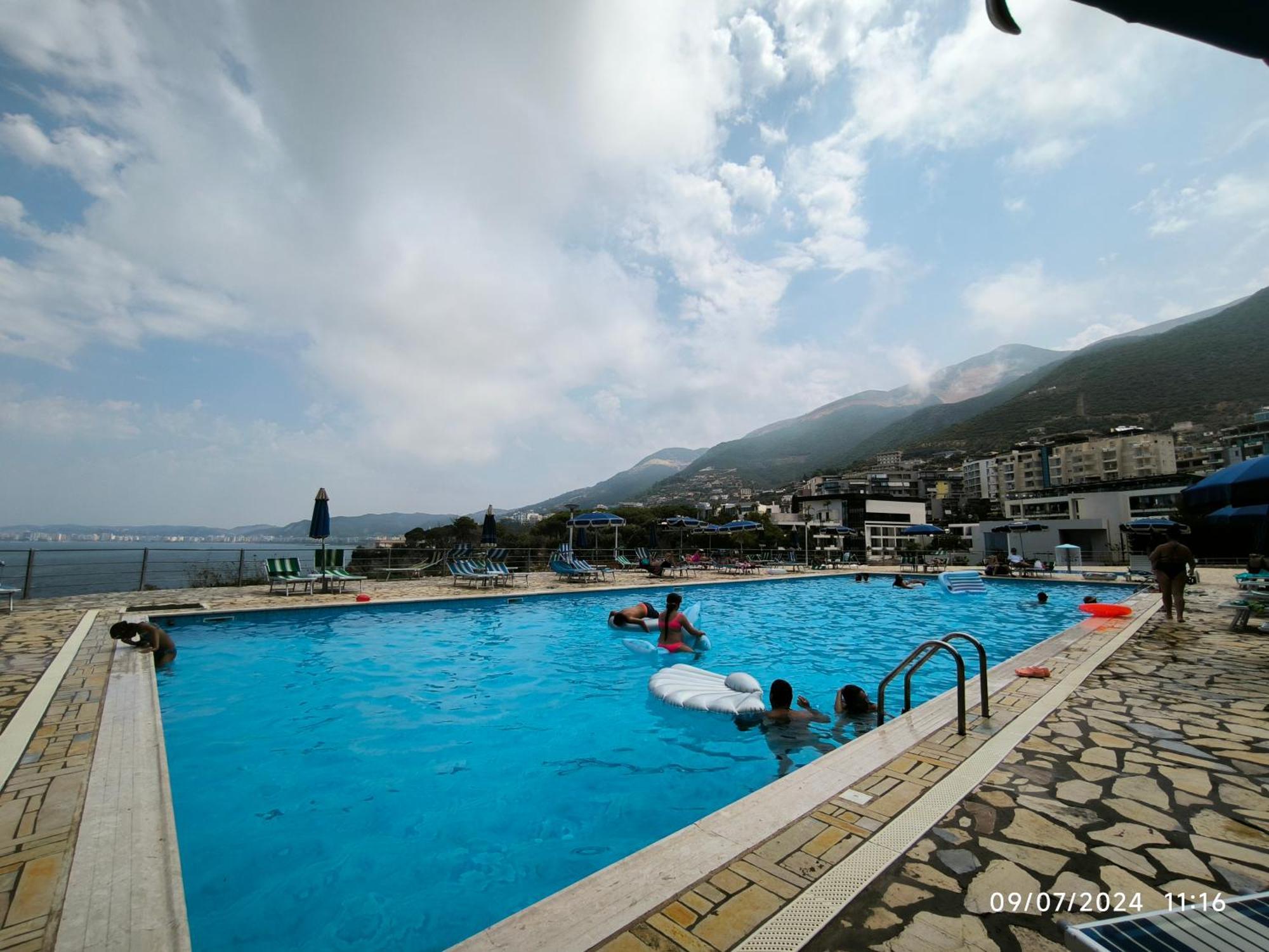 Matthews Beach House Vlore Ngoại thất bức ảnh