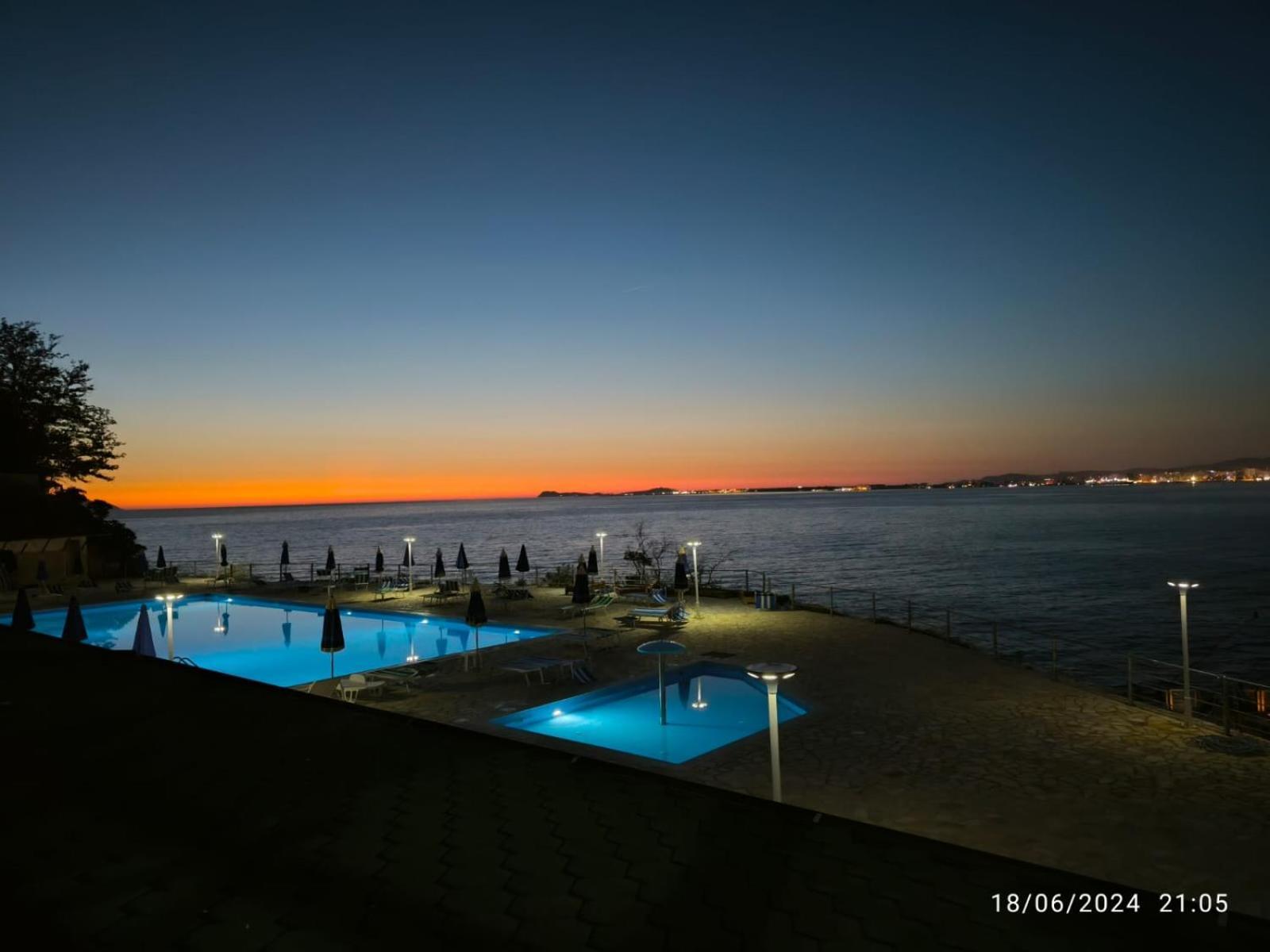 Matthews Beach House Vlore Ngoại thất bức ảnh