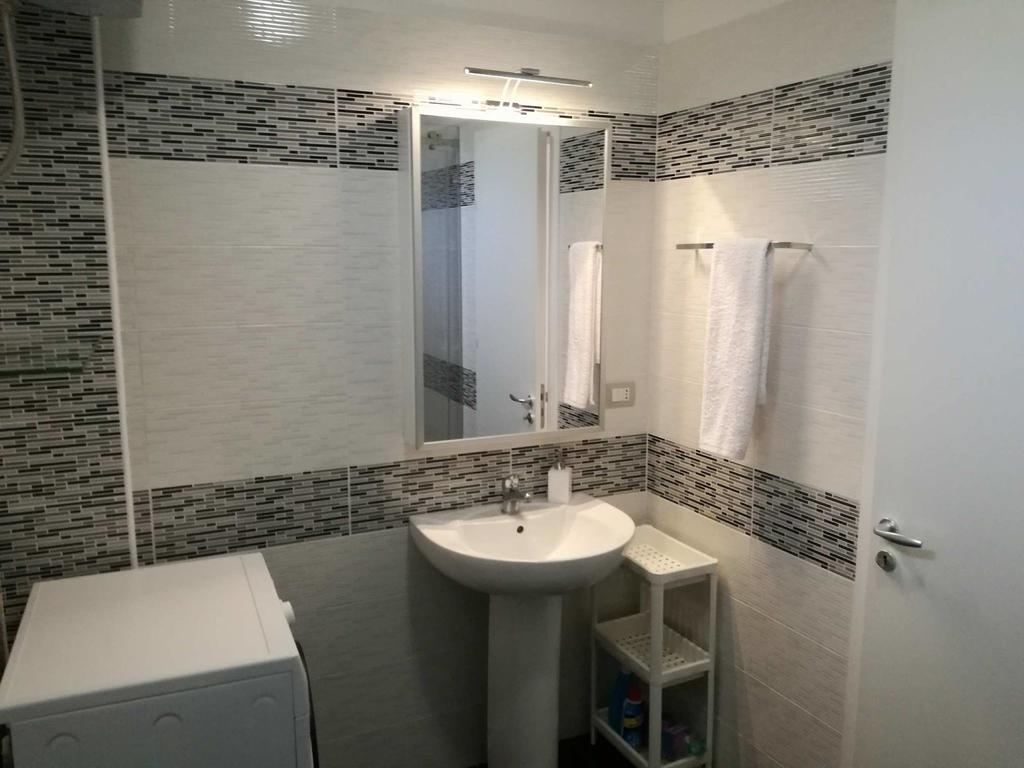 Matthews Beach House Vlore Ngoại thất bức ảnh